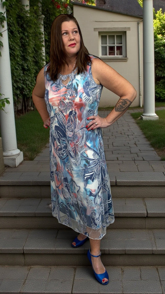 Two Looks in One – Versatile Travel Dress